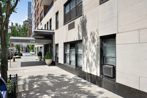 $1,150,000 | 710 Park Avenue, Unit 6D | Lenox Hill