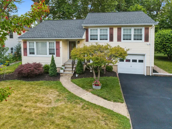 $979,000 | 33 Edgar Street, Summit, NJ 07901