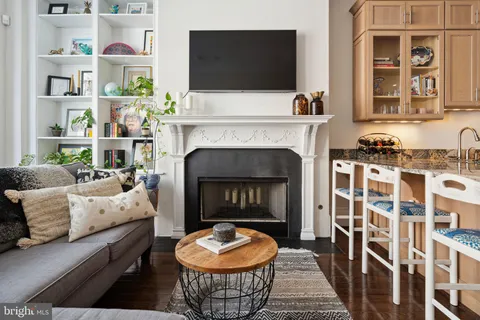 Contact Agent | 1724 Spruce Street, Unit 3, Philadelphia, PA 19103