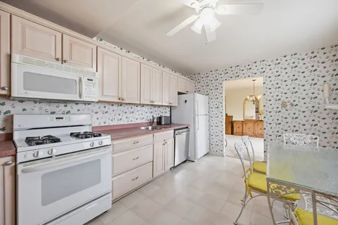 $485,000 | 5301 Westbard Circle, Unit 334, Bethesda, MD 20816
