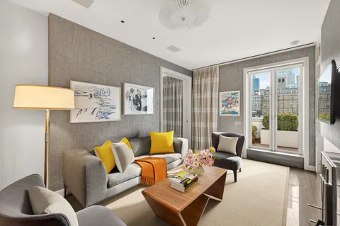 $7,200,000 | 53 East 66th Street, Unit PHA | Lenox Hill