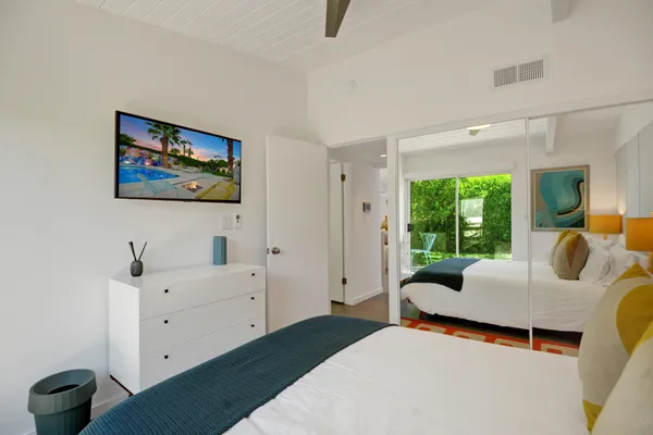 $1,075,000 | 406 East Desert Holly Circle, Palm Springs, CA 92262