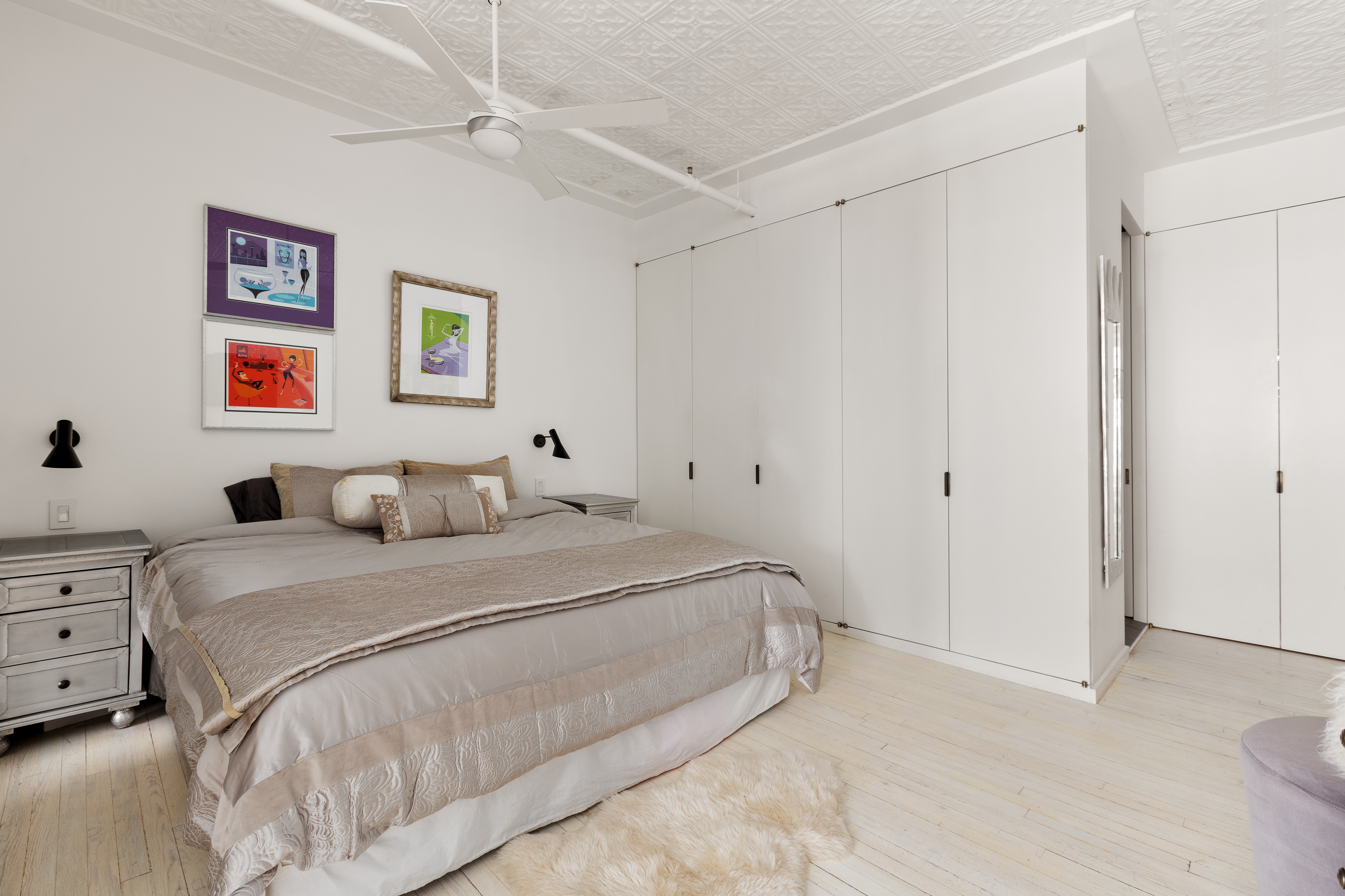 133-131 West 28th Street, Unit 7A Manhattan, NY 10001 - Photo 8 of 11 a bedroom with a bed and a painting on the wall