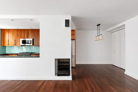 $1,200,000 | 63 East 9th Street, Unit 8L | Greenwich Village