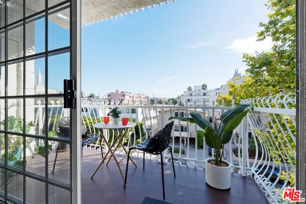 $1,138,000 | 1915 Malcolm Avenue, Unit 301, Los Angeles, CA 90025