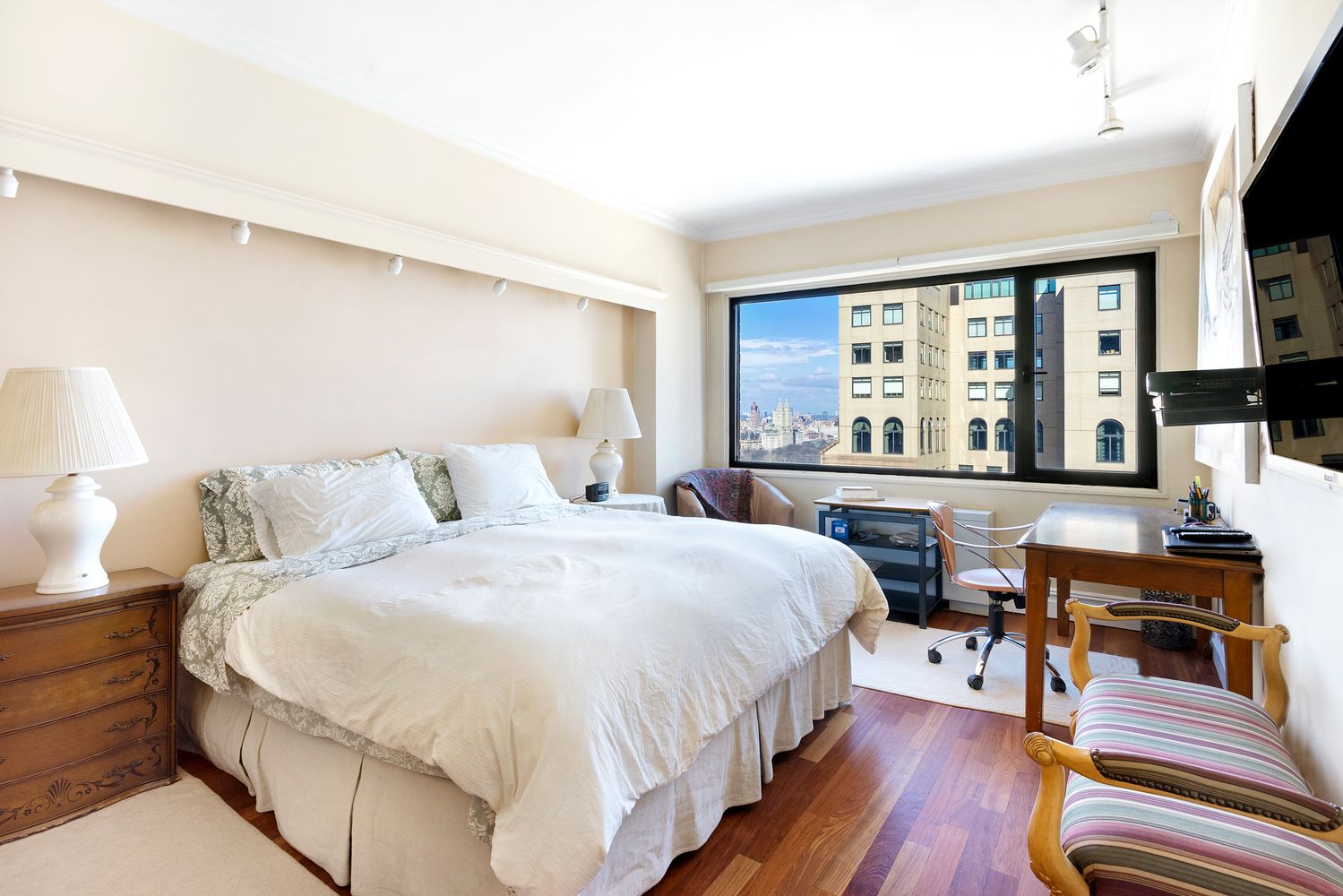 $1,526,000 | 58 West 58th Street, Unit 32A | Midtown Central