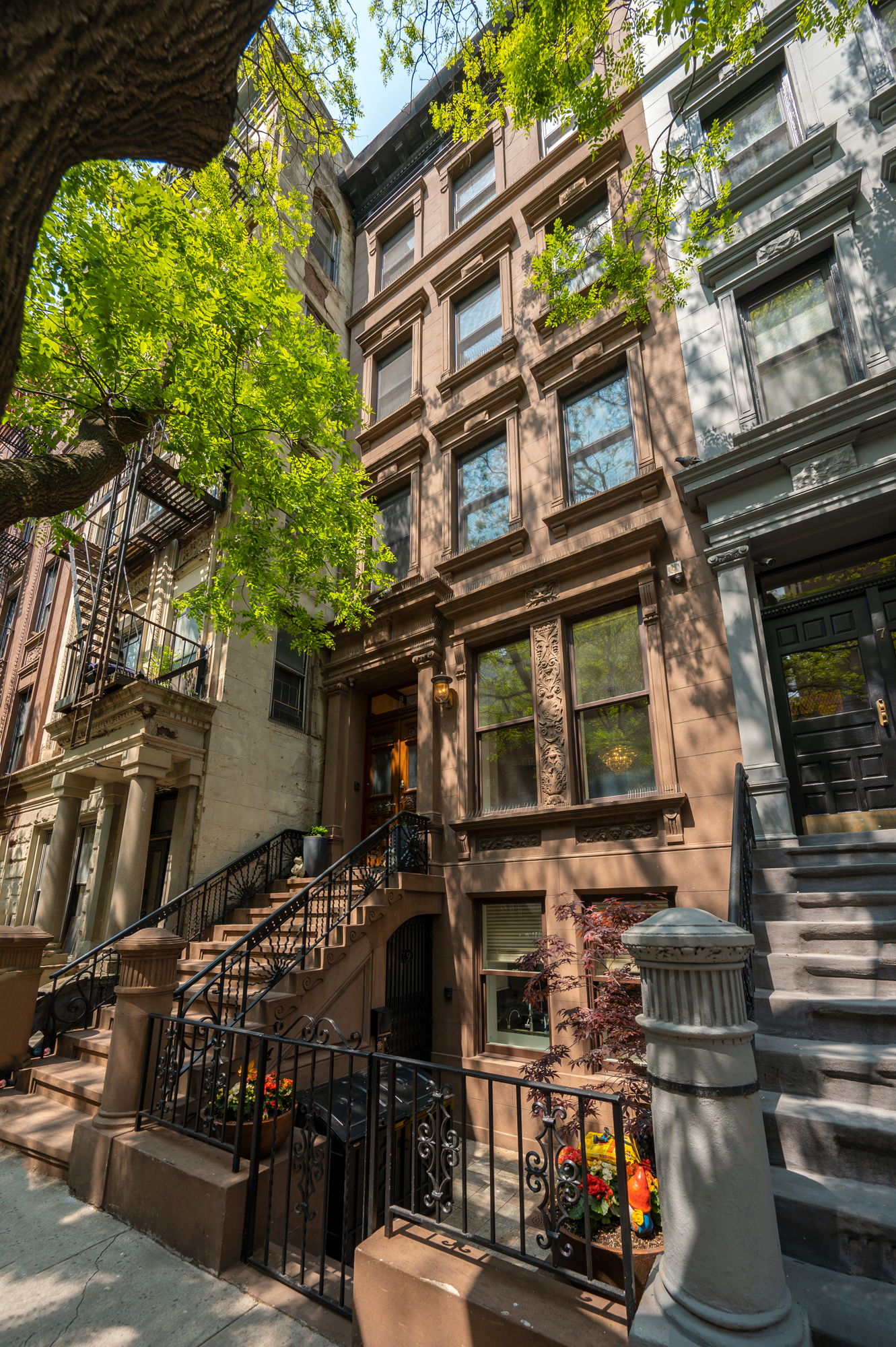 9 West 84th Street Manhattan, NY 10024 - Photo 25 of 31 a front view of a building