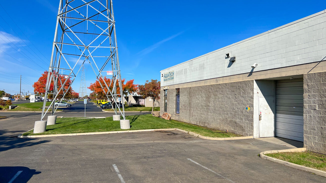 5705 Power Inn Road Sacramento, CA 95824 - Photo 5 of 8 a view of a back yard of the house