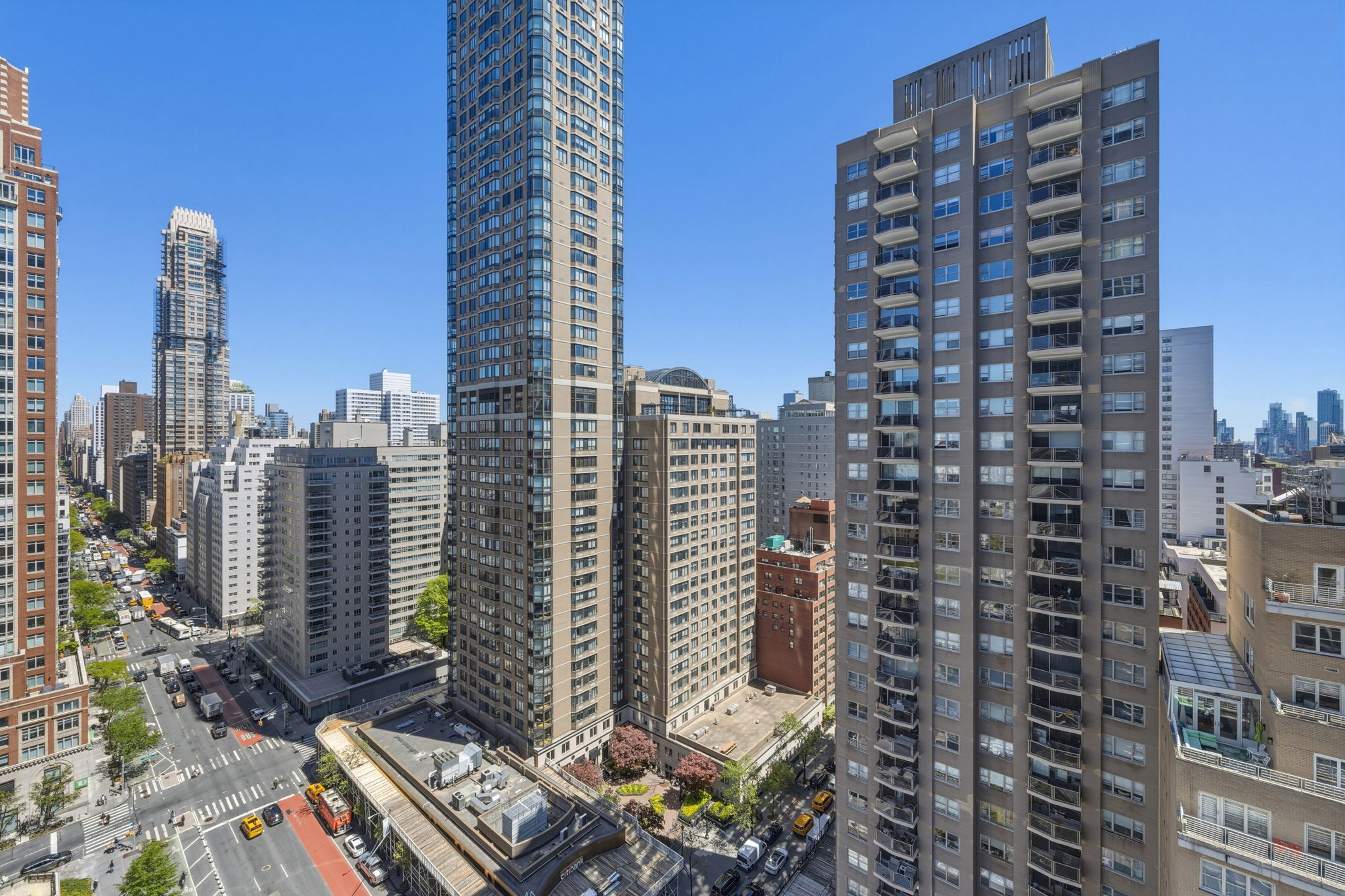 188 East 64th Street, Unit 2104 Manhattan, NY 10065 - Photo 7 of 12
