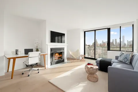 $2,995,000 | 22 West 15th Street, Unit 19D | Flatiron