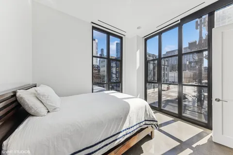 $2,999,999 | 900 West Washington Boulevard, Unit 202, Chicago, IL 60607