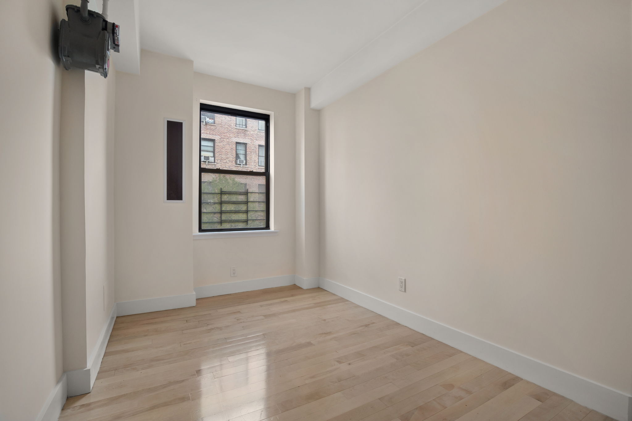 4113 Broadway, Unit 2D Manhattan, NY 10033 - Photo 8 of 13