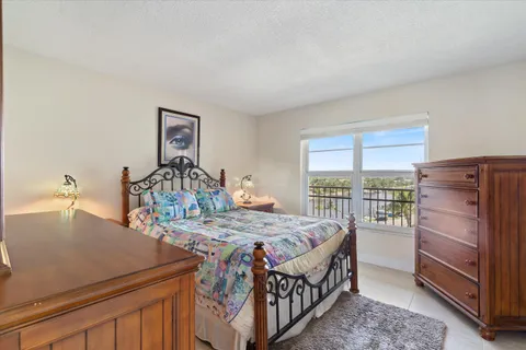 $689,900 | 1021 Hillsboro Mile, Unit 504, Hillsboro Beach, FL 33064