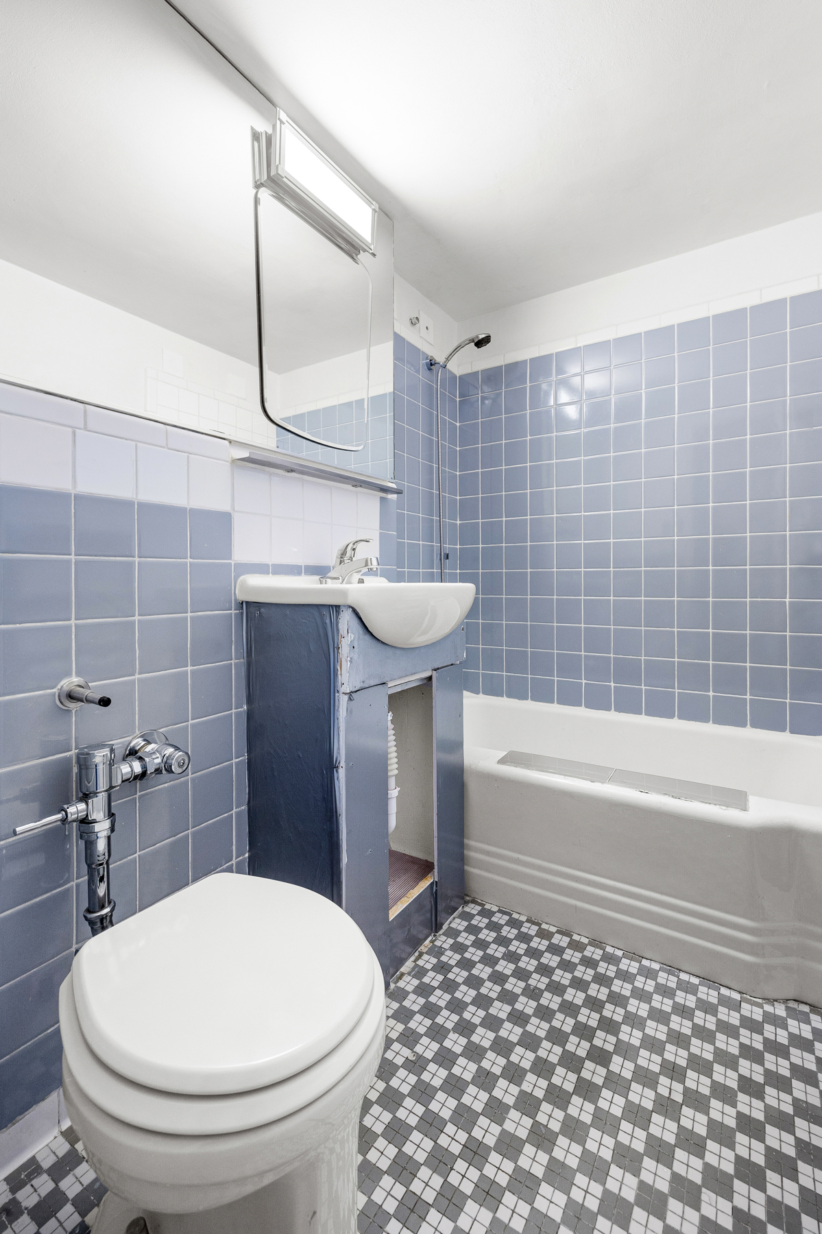 35-50 85th Street, Unit 9J Queens, NY 11372 - Photo 10 of 11 a bathroom with a sink a toilet and bathtub