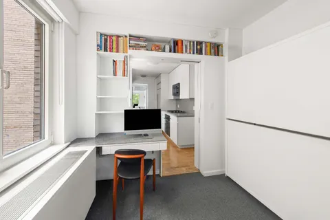 $2,750,000 | 860 5th Avenue, Unit 3H | Lenox Hill