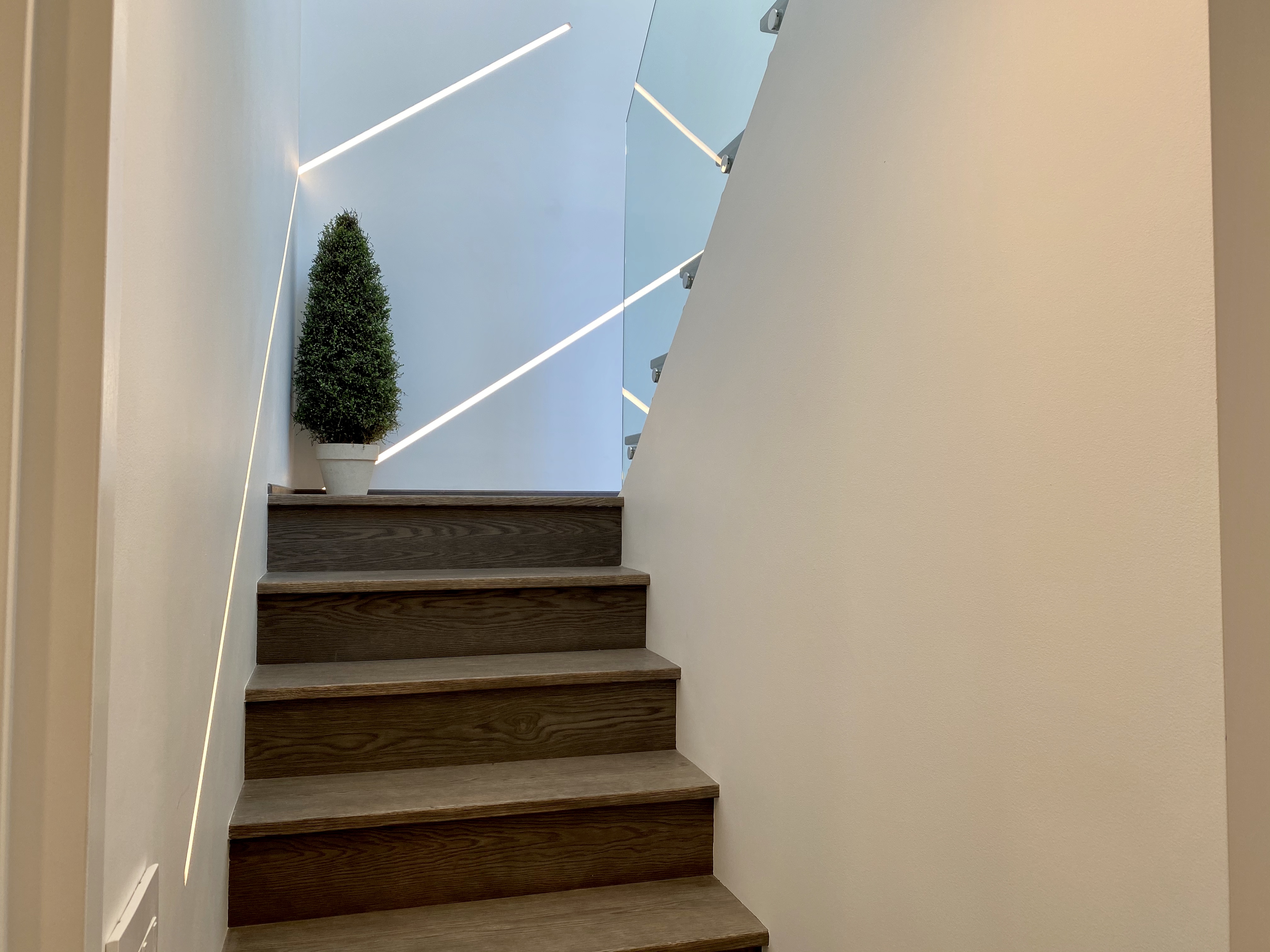 350 West 53rd Street, Unit PHB Manhattan, NY 10019 - Photo 26 of 34 a view of entryway