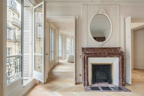 $818,000 | 258 St Germain Boulevard, Paris, France 75007