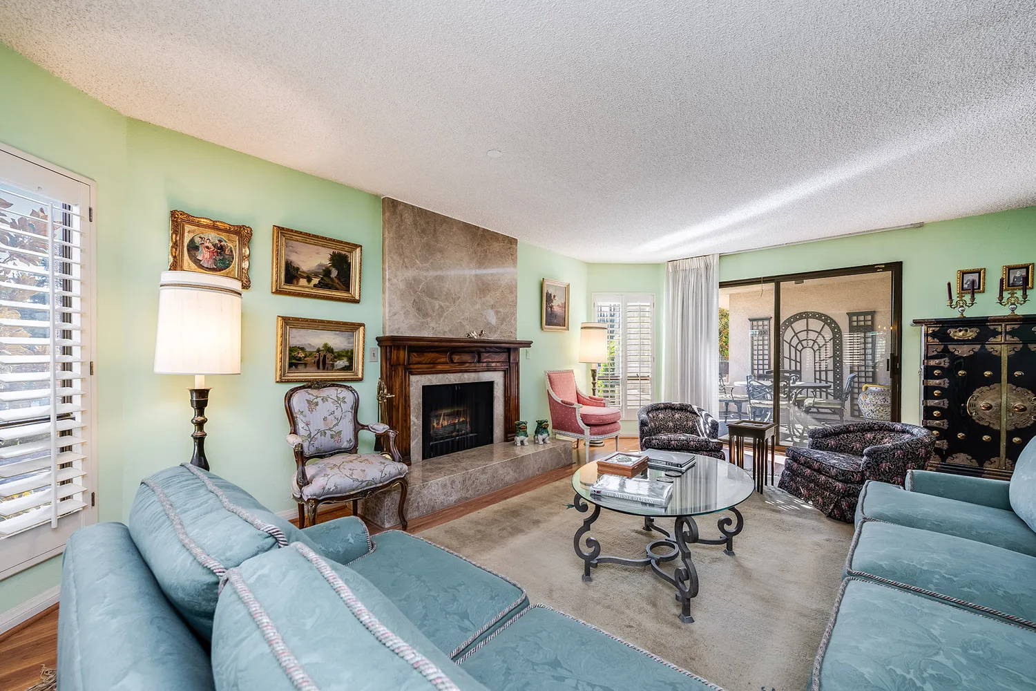 $849,000 | 10409 Riverside Drive, Unit 203, Toluca Lake, CA 91602