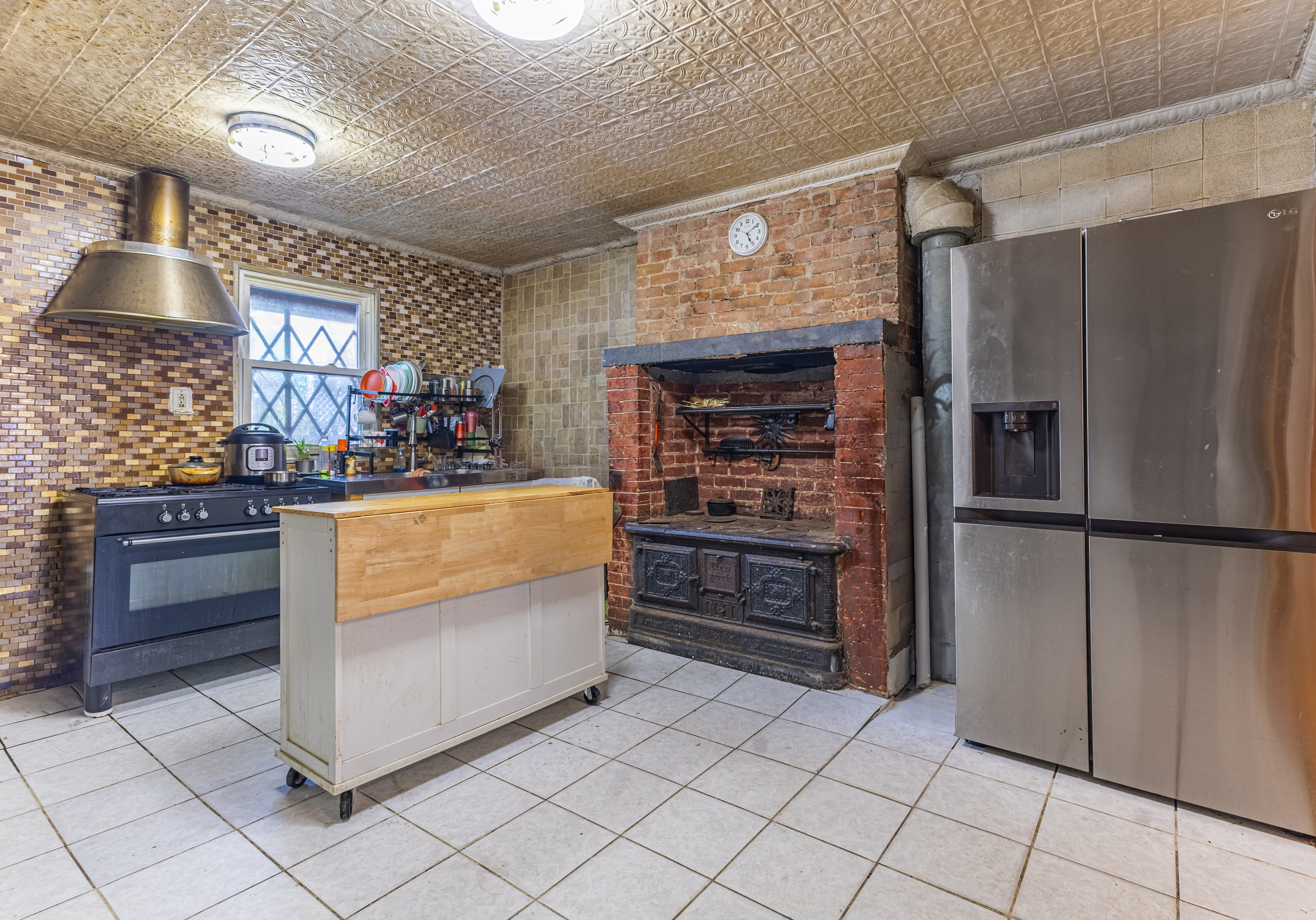799 Willoughby Avenue Brooklyn, NY 11206 - Photo 2 of 12 a kitchen with appliances and cabinets