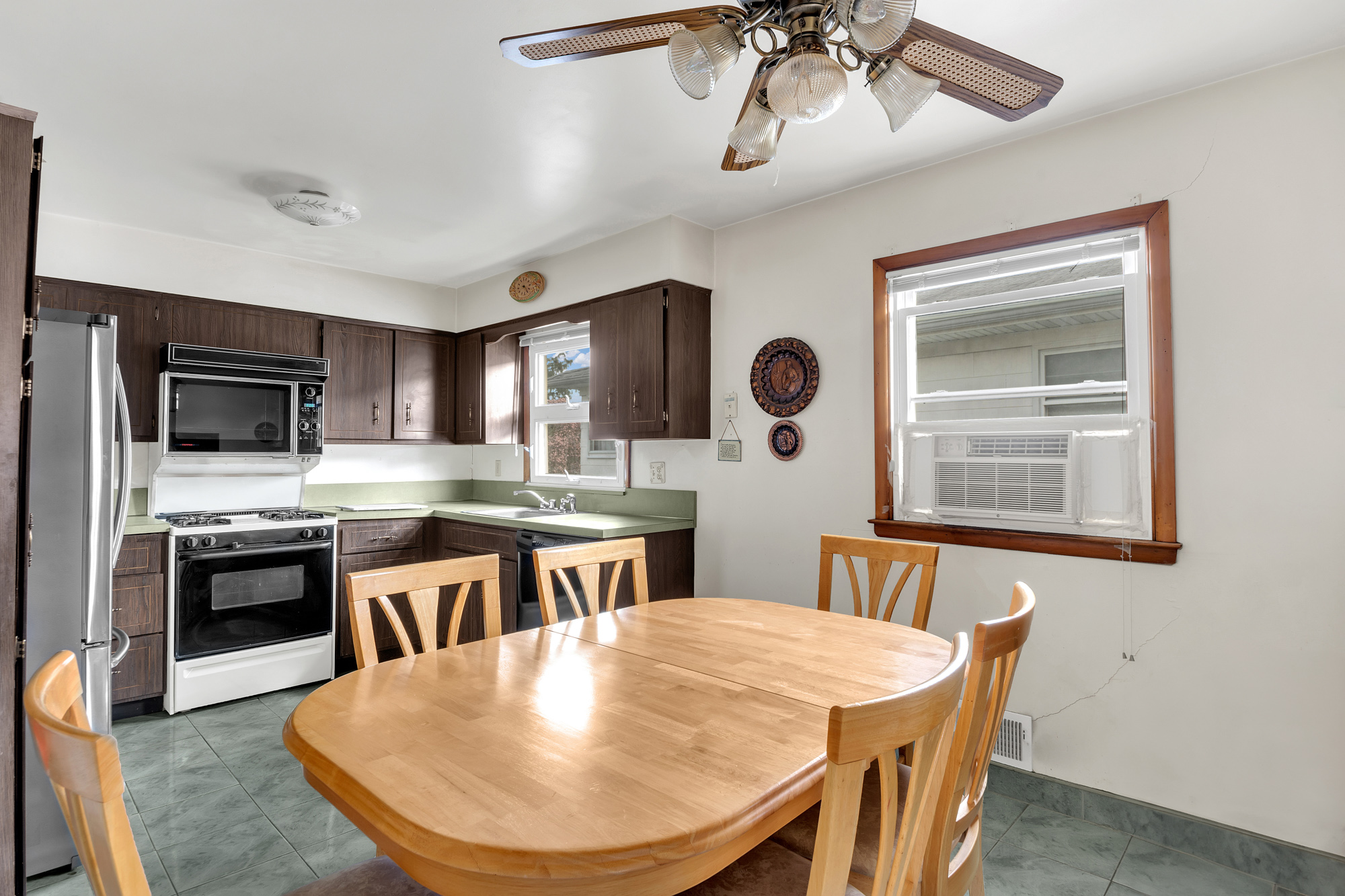 73 Willowbrook Road Staten Island, NY 10302 - Photo 5 of 23 Gallery Image 5