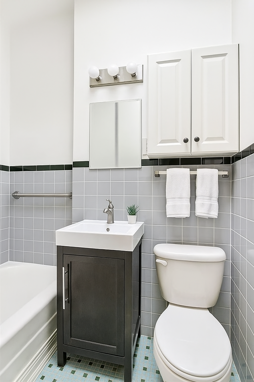 293 Riverside Drive, Unit 2B Manhattan, NY 10025 - Photo 5 of 6 a bathroom with a sink a toilet and bathtub