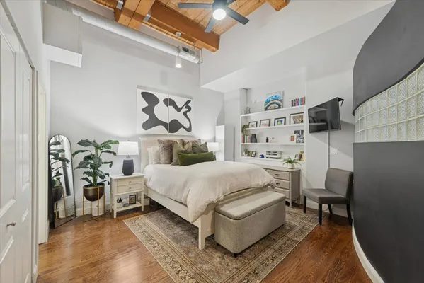 $395,000 | 2804 North Lakewood Avenue, Unit 103, Chicago, IL 60657