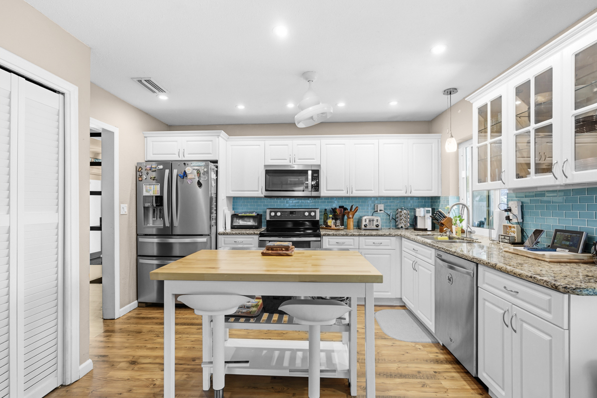 7140 Northwest 10th Court Plantation, FL 33313 - Photo 12 of 43