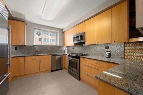 $1,625,000 | 25 Sutton Place South, Unit 18M | Sutton Place