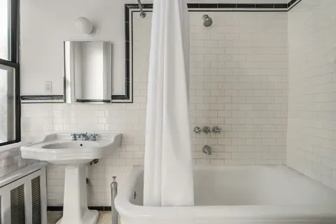 $2,695,000 | 885 West End Avenue, Unit 8A | Upper West Side