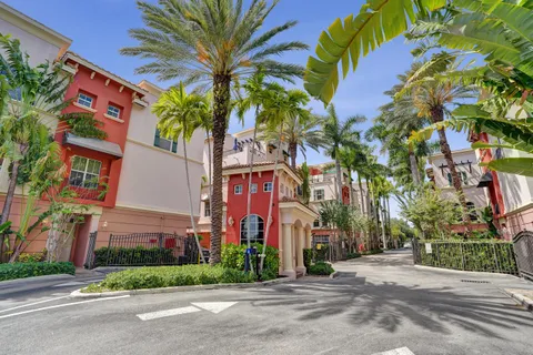 $575,000 | 1033 Northeast 17th Way, Unit 1201, Fort Lauderdale, FL 33304