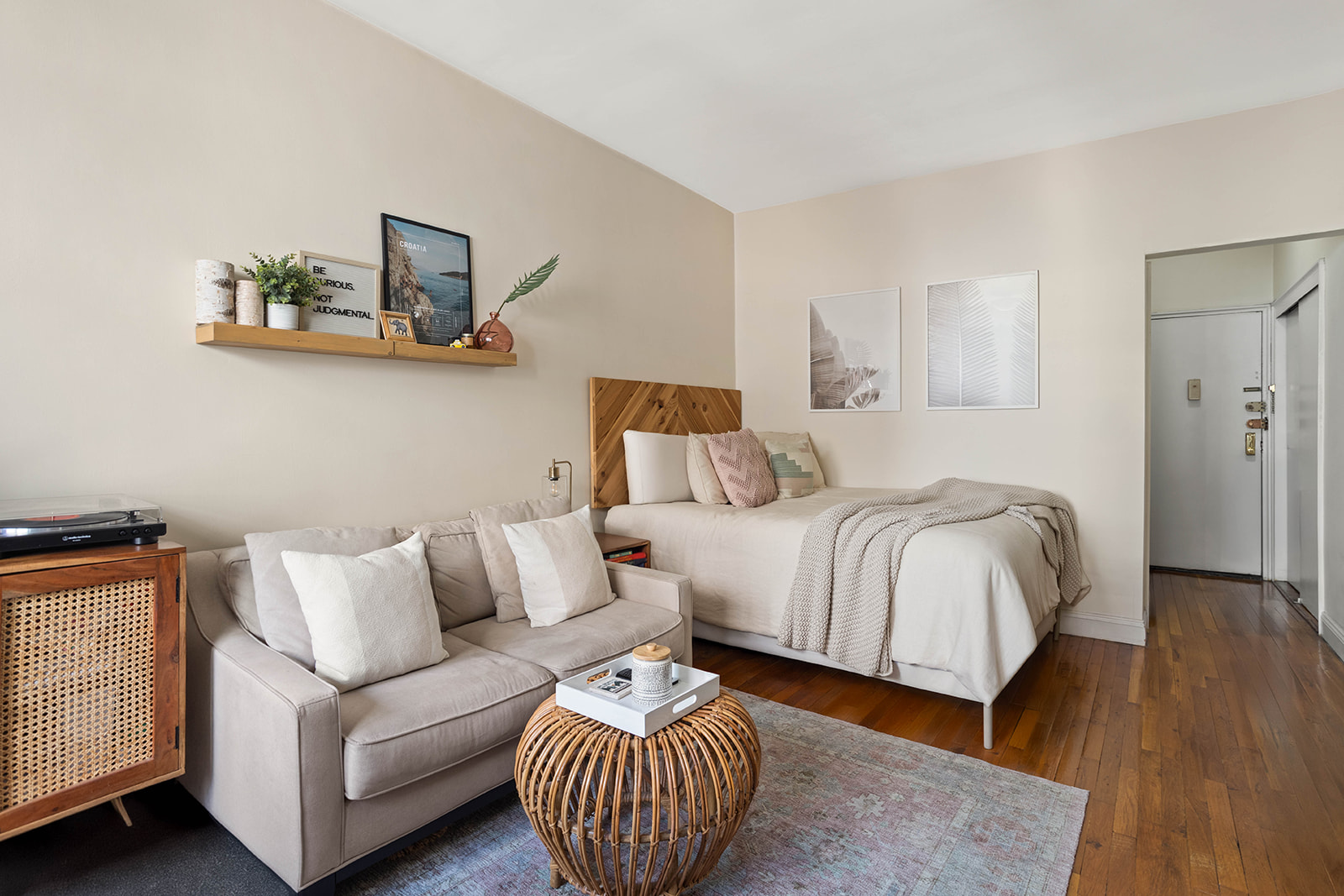 148 East 84th Street, Unit 4A Manhattan, NY 10028 - Photo 3 of 6 a bedroom with bed and a couch