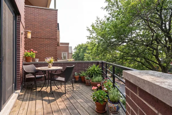 $575,000 | 1043 North Winchester Avenue, Unit 3, Chicago, IL 60622