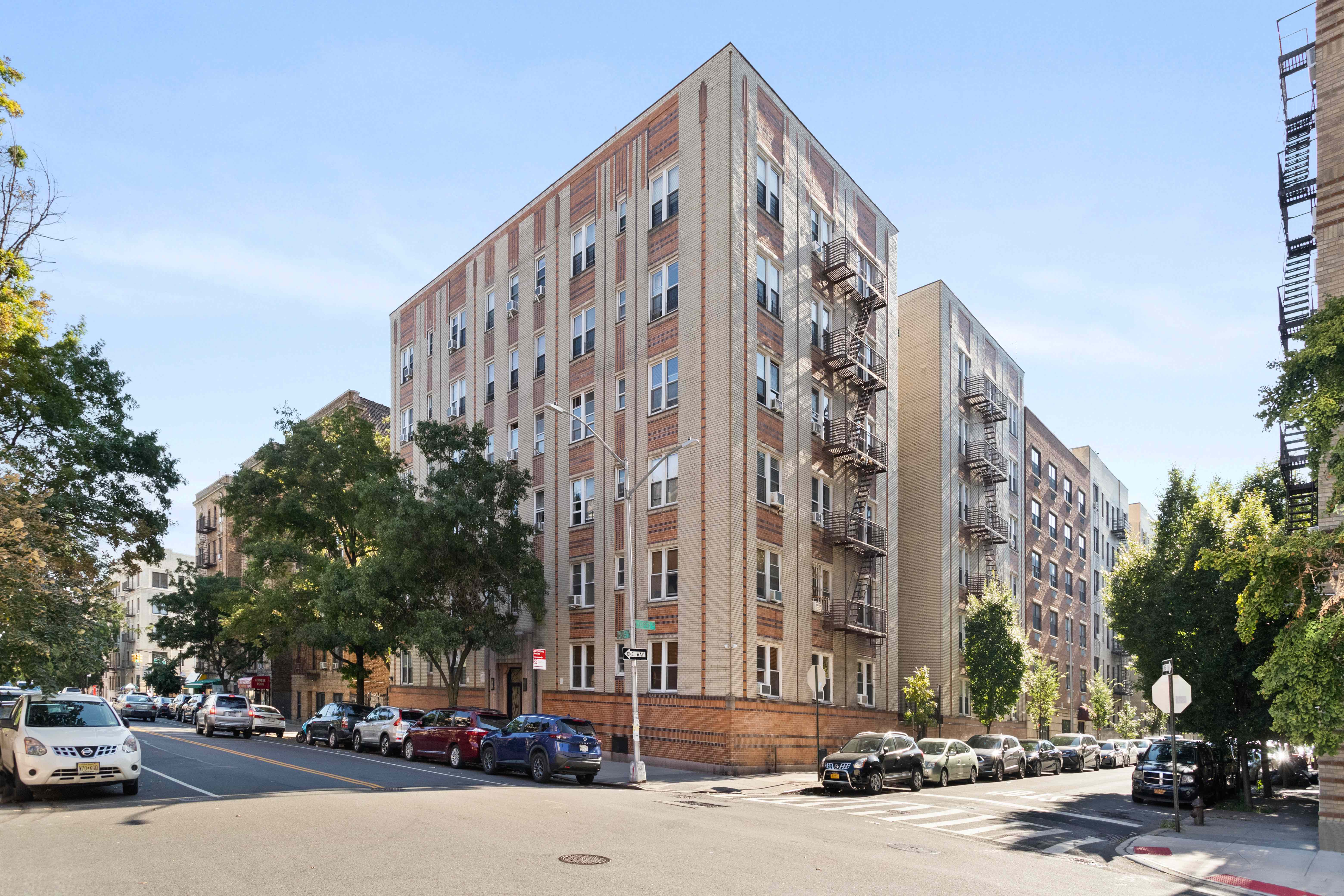 680 West 204th Street, Unit 4F Manhattan, NY 10034 - Photo 12 of 22 Gallery Image 12