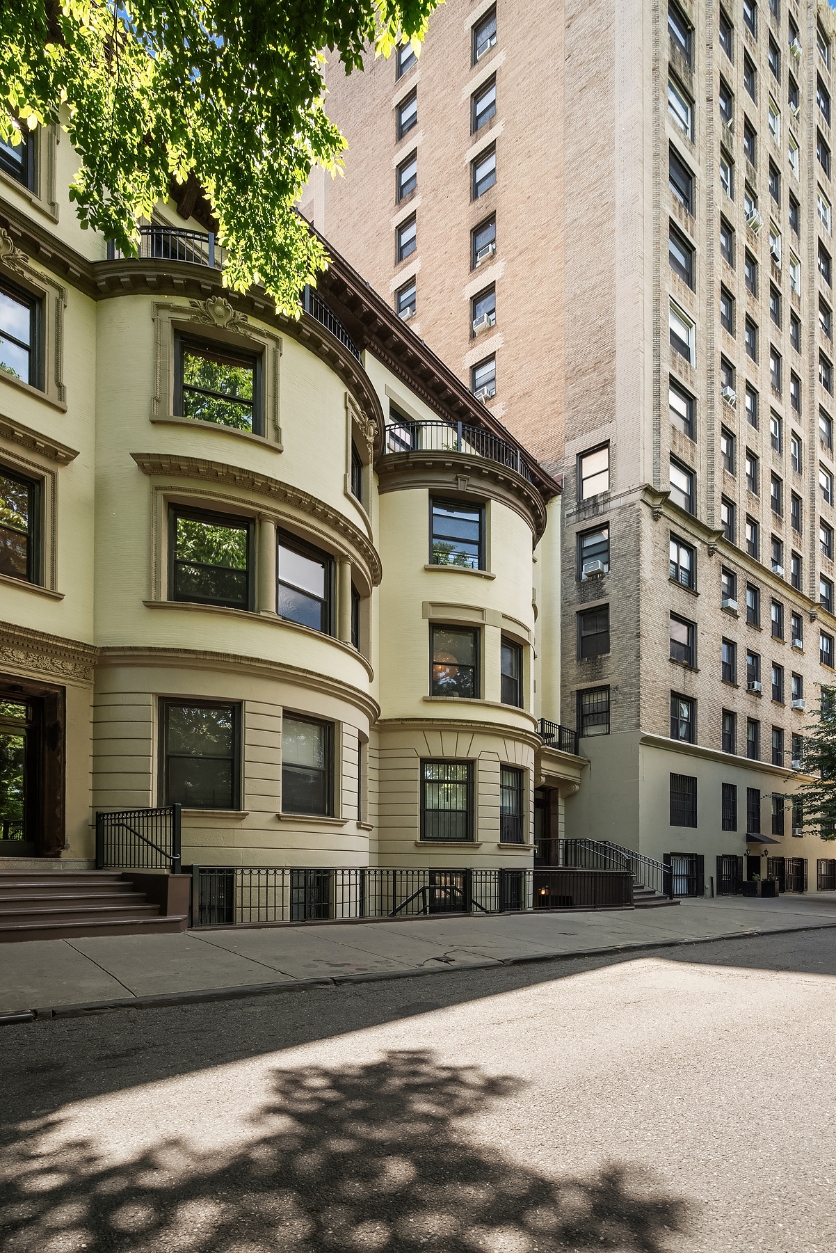 293 Riverside Drive, Unit 3A/4A Manhattan, NY 10025 - Photo 8 of 9 front view of a building