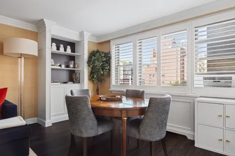 $950,000 | 196 East 75th Street, Unit 9G | Lenox Hill