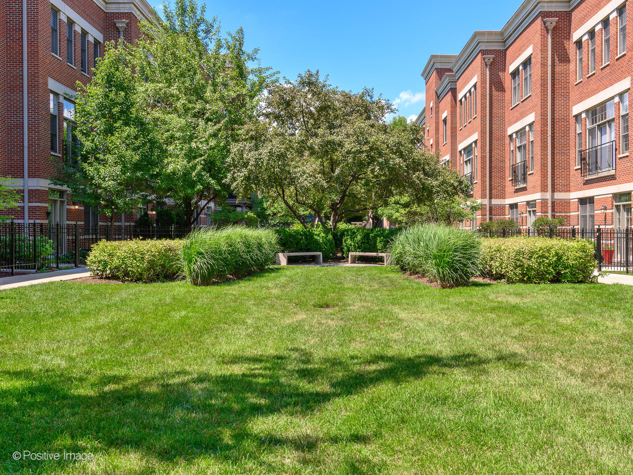855 North May Street, Unit G Chicago, IL 60642 - Photo 27 of 28 a view of a garden in front of a building