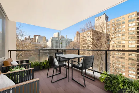 $925,000 | 531 Main Street, Unit 509 | Roosevelt Island