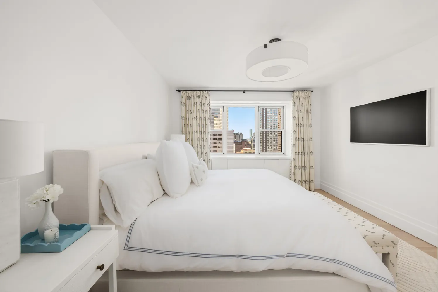 $3,595,000 | 150 East 69th Street, Unit 18S | Lenox Hill