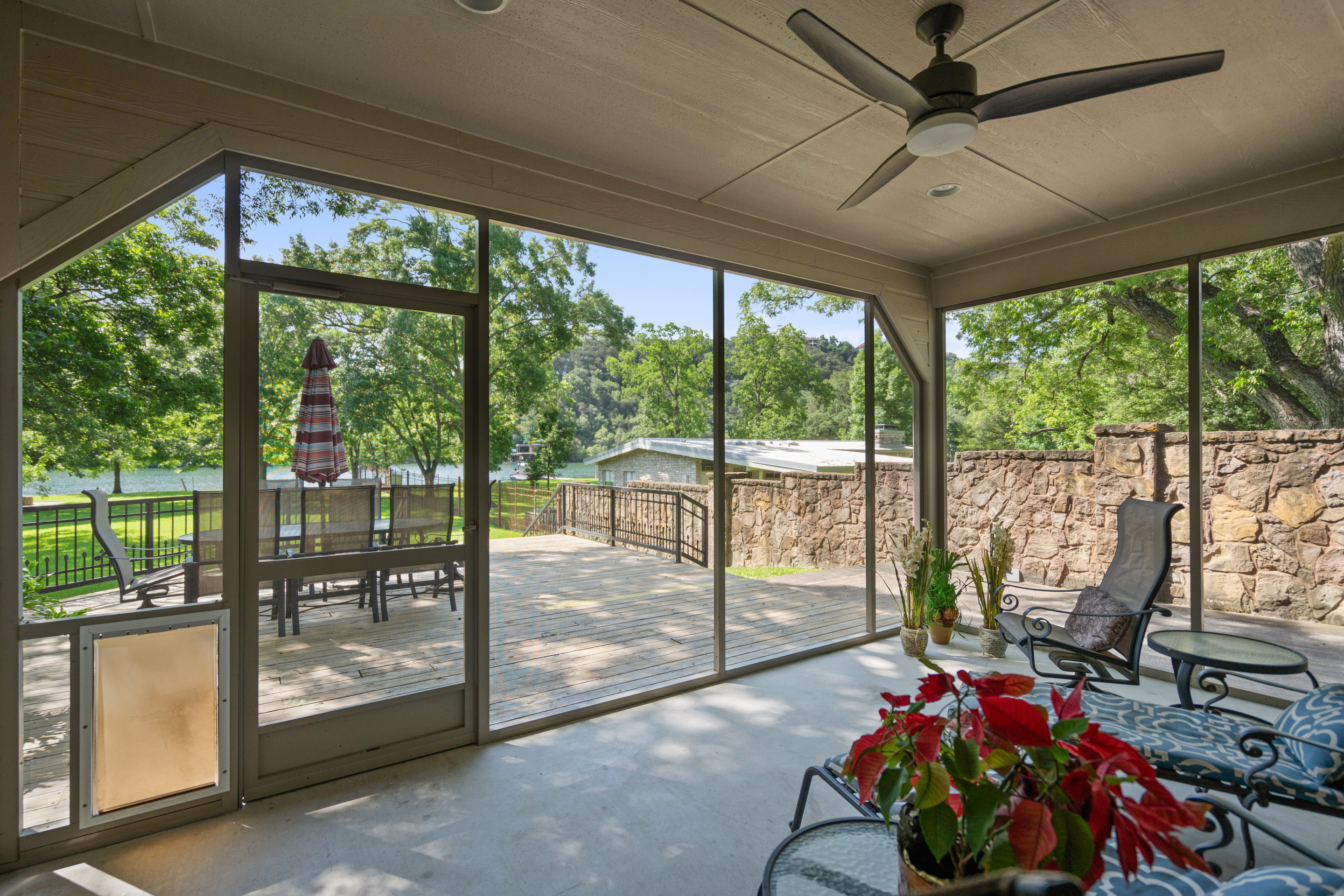 2603 Pearce Road Austin, TX 78730 - Photo 34 of 41 a very nice looking room with a large window