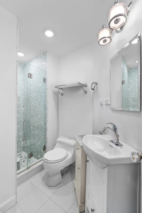 $990,000 | 320 East 57th Street, Unit 4A | Sutton Place