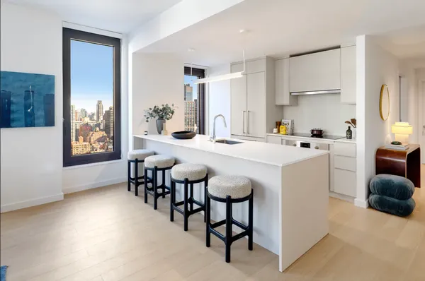 $17,500 | 300 East 50th Street, Unit 18A | Midtown East