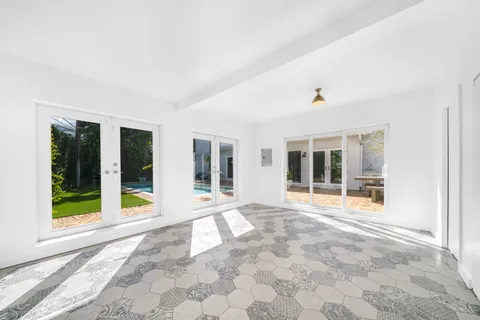 $3,950,000 | 939 West 47th Court, Miami Beach, FL 33140