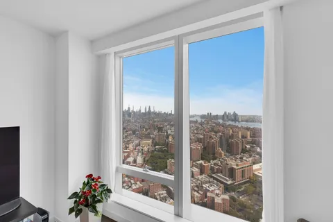 $1,495,000 | 252 South Street, Unit 64G | Two Bridges
