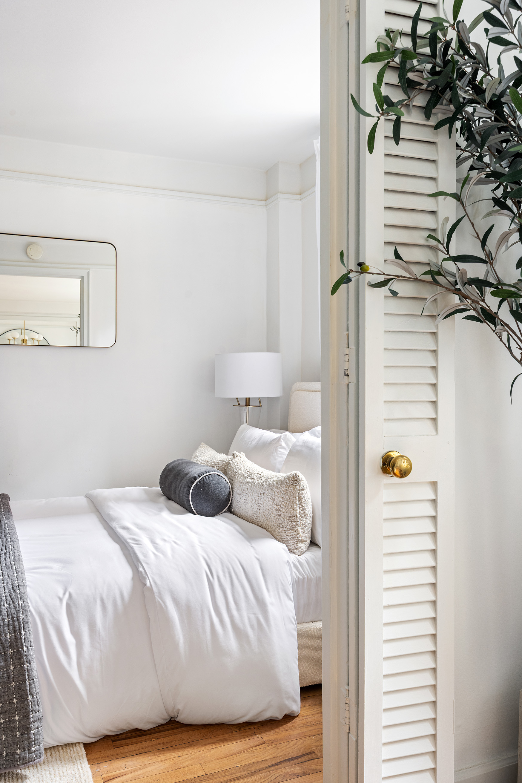 155 East 49th Street, Unit 10A Manhattan, NY 10017 - Photo 6 of 13 Gallery Image 6