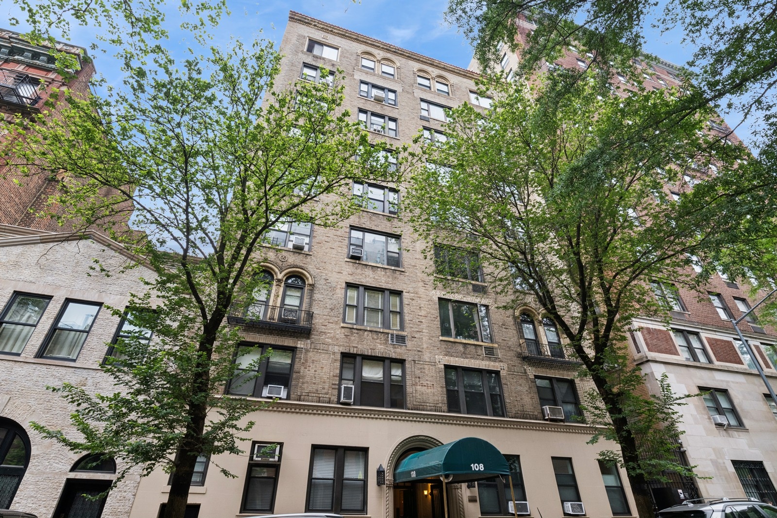 108 East 91st Street, Unit 4B Manhattan, NY 10128 - Photo 9 of 11 a front view of a building