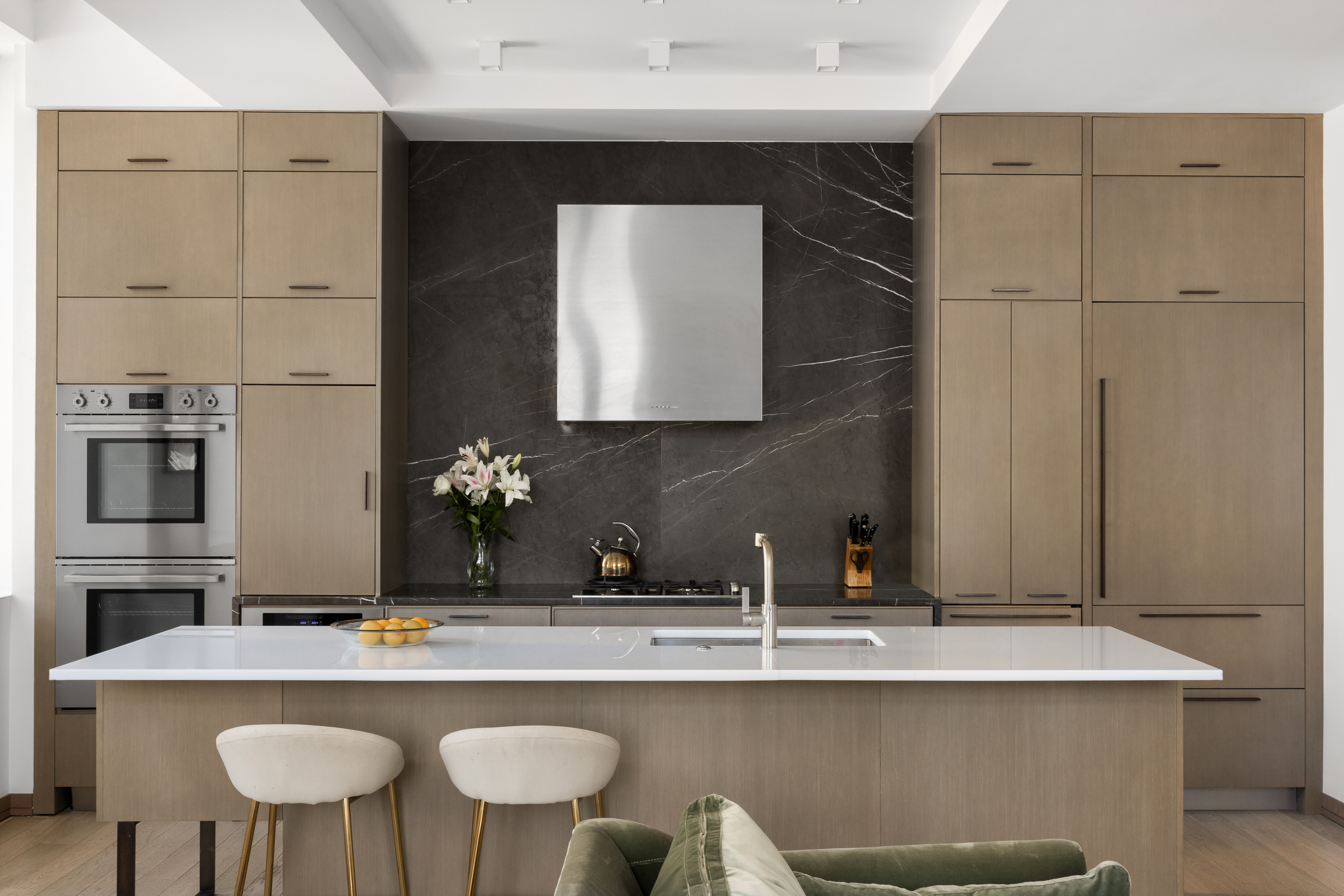 88 Lexington Avenue, Unit 1606 Manhattan, NY 10010 - Photo 8 of 20 a kitchen with a table and chairs