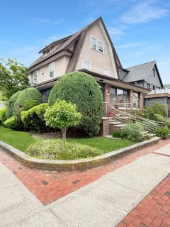 $1,498,000 | 3829 Beach 38th Street | Seagate