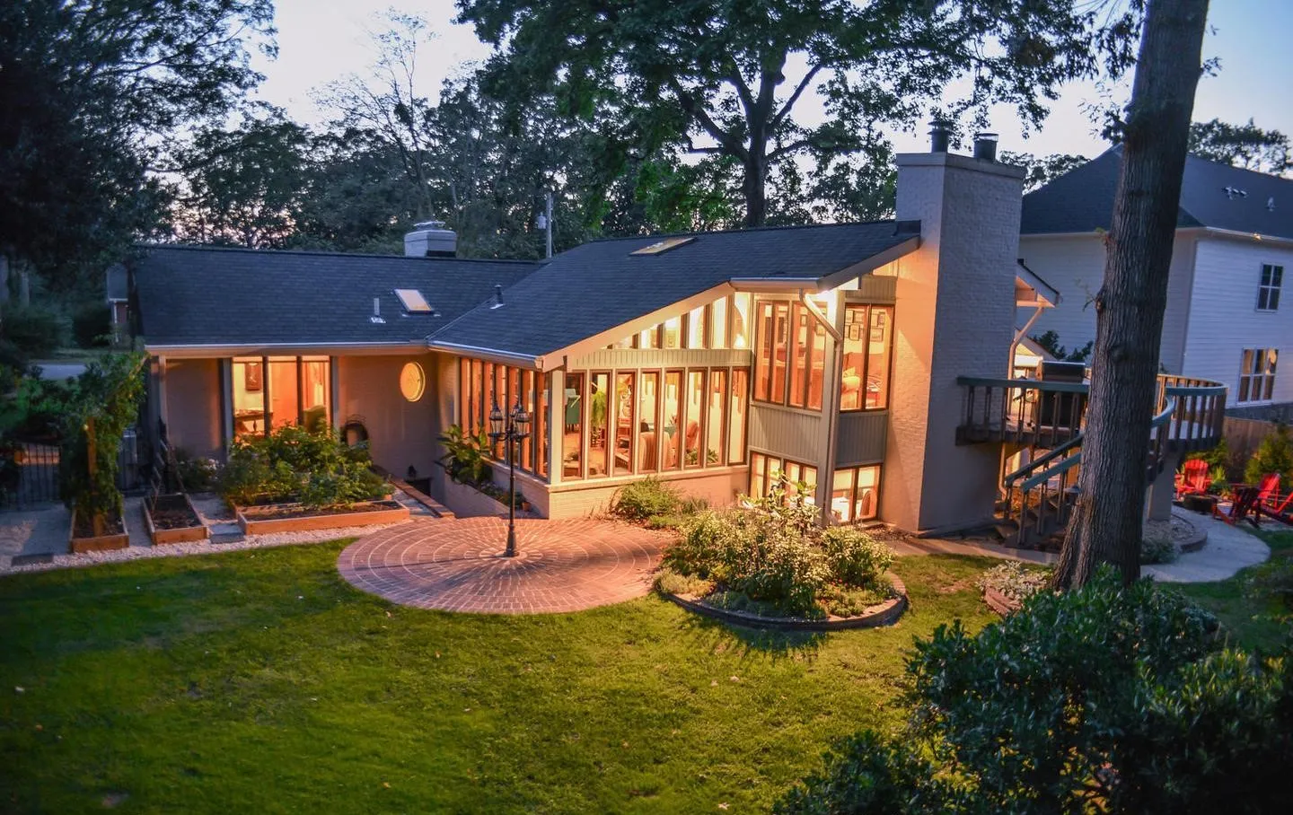 a view of a house with backyard and sitting area