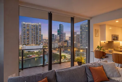 $1,300,000 | 88 Southwest 7th Street, Unit 1012, Miami, FL 33130