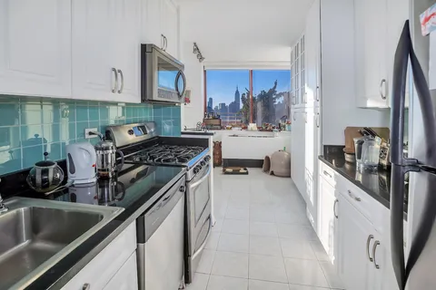 $920,000 | 4-74 48th Avenue, Unit PH1A | Long Island City